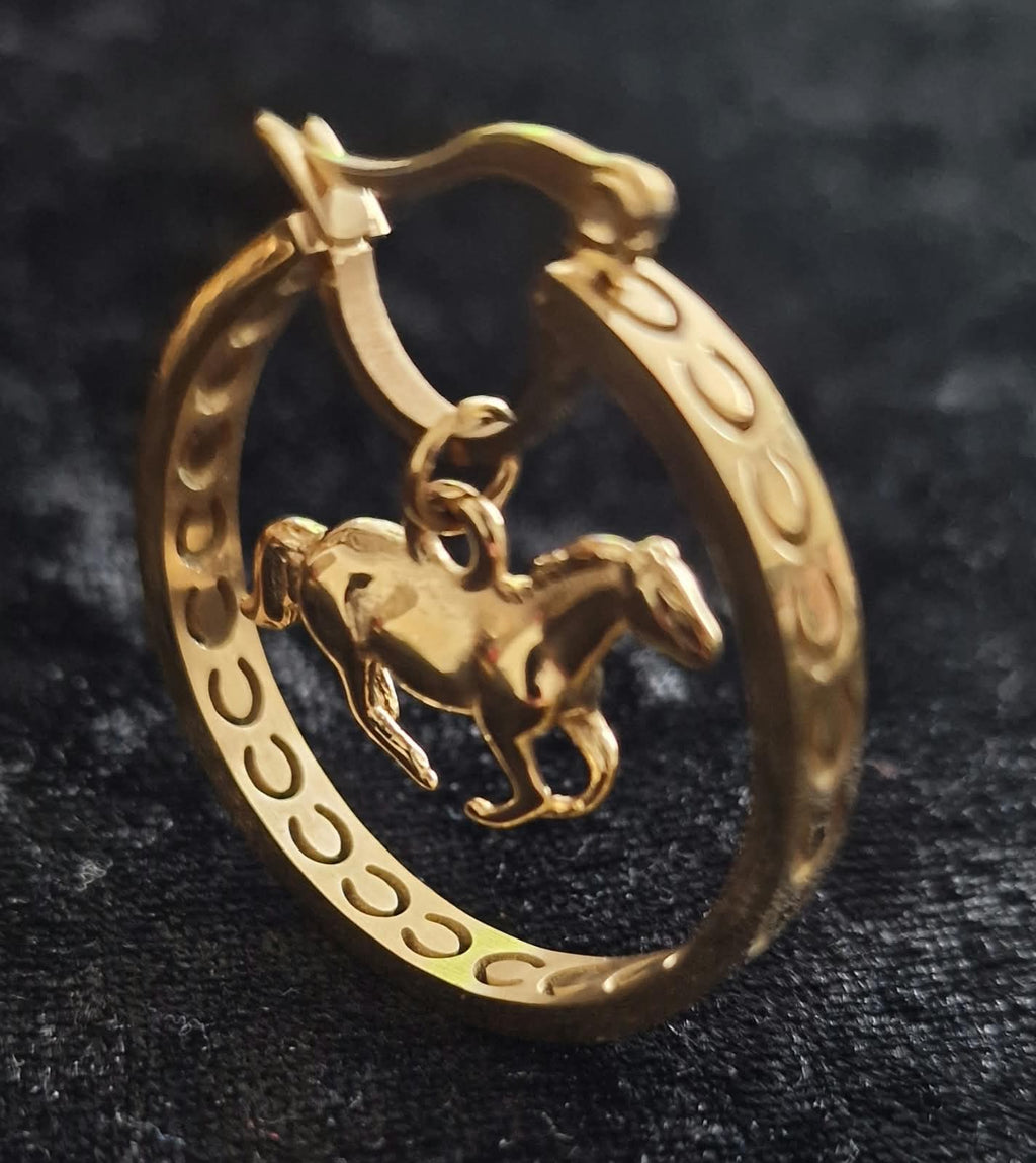 hoop earrings, 3d horse pendant, horse shoe patterned hoop. 18k gold plated. 30mm