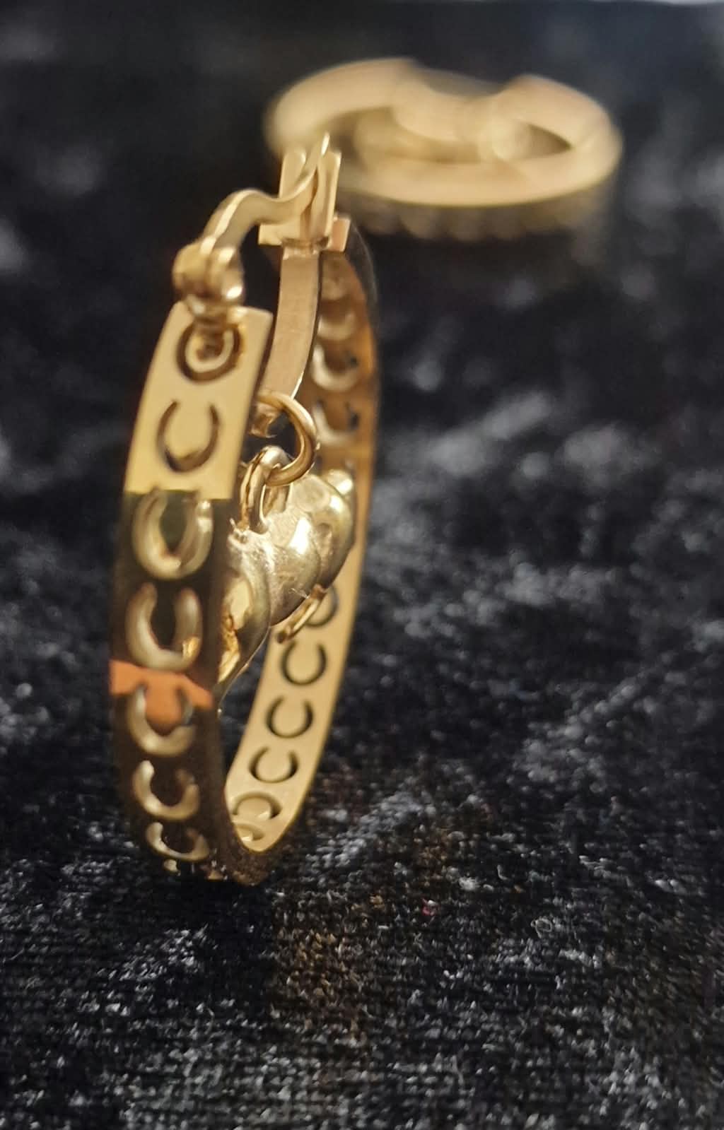 hoop earrings, 3d horse pendant, horse shoe patterned hoop. 18k gold plated. 30mm